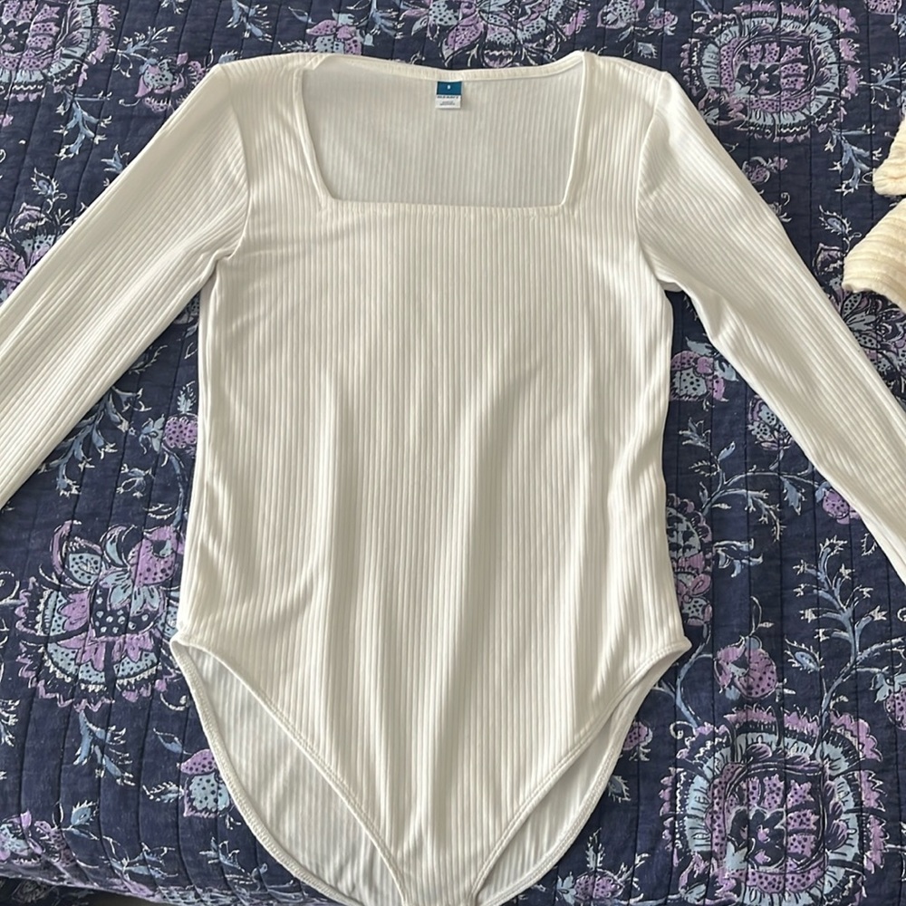 S- Old Navy square neck white body suit.